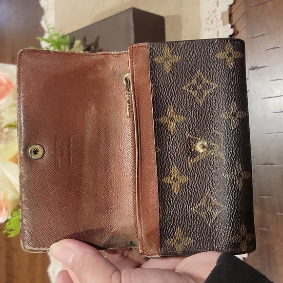 Authentic Louis Vuitton wallet - Picture 5 of 7